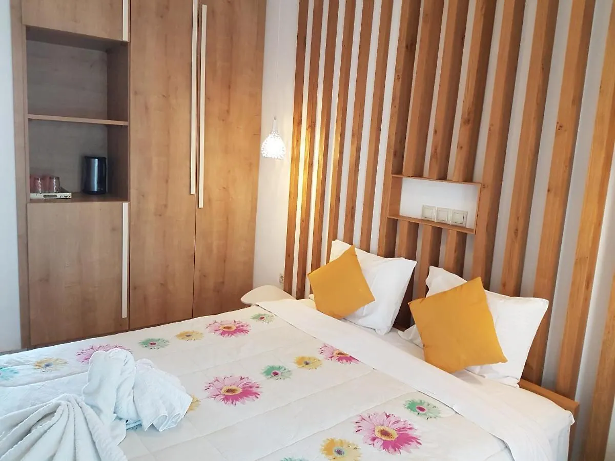 Marina Otel Nikiti  2*, Nikiti (Sithonia) Yunanistan